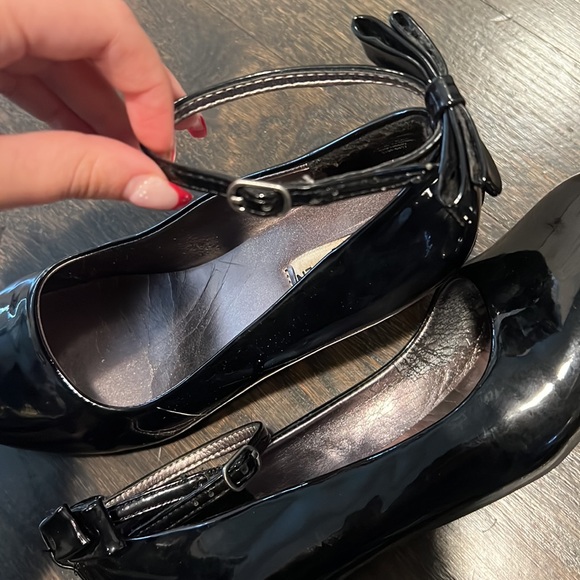 👟 3 for $36 👟 Shiny black bow heels - Picture 3 of 10